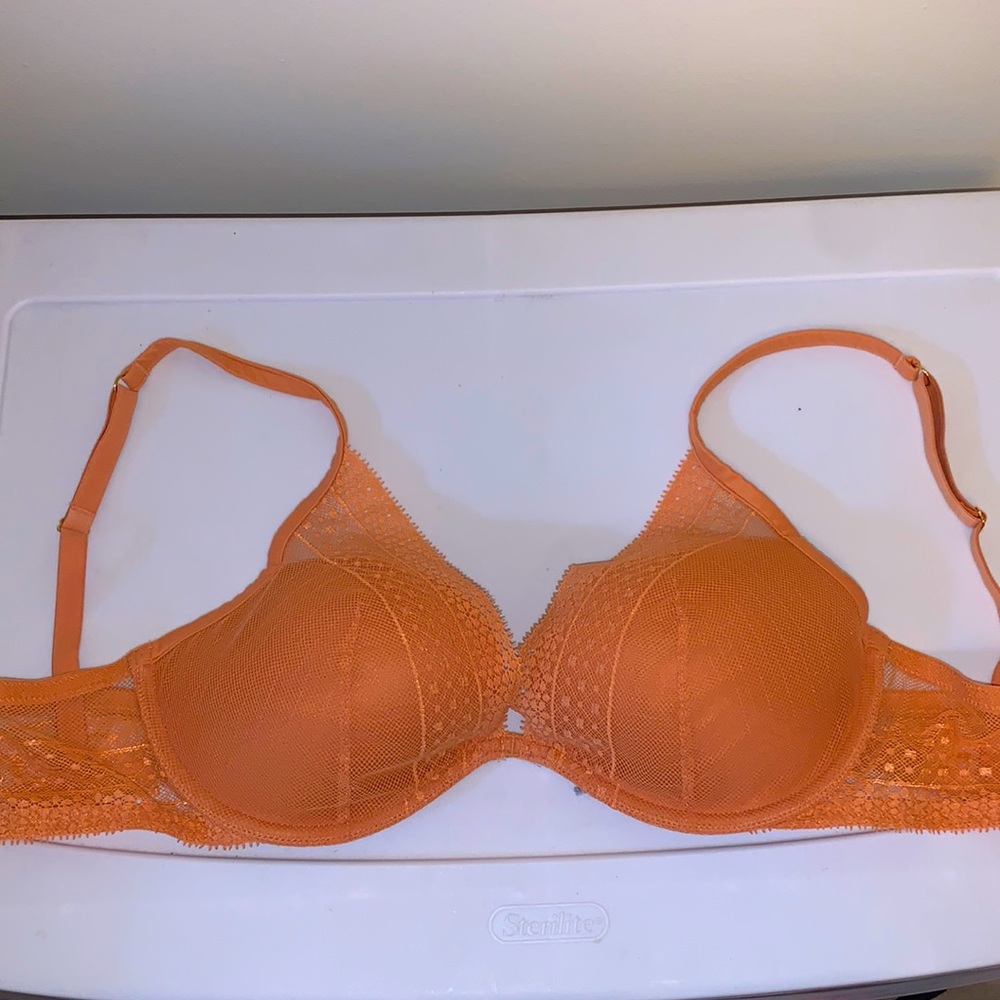 Victorias Secret bra 36C. Barely worn.